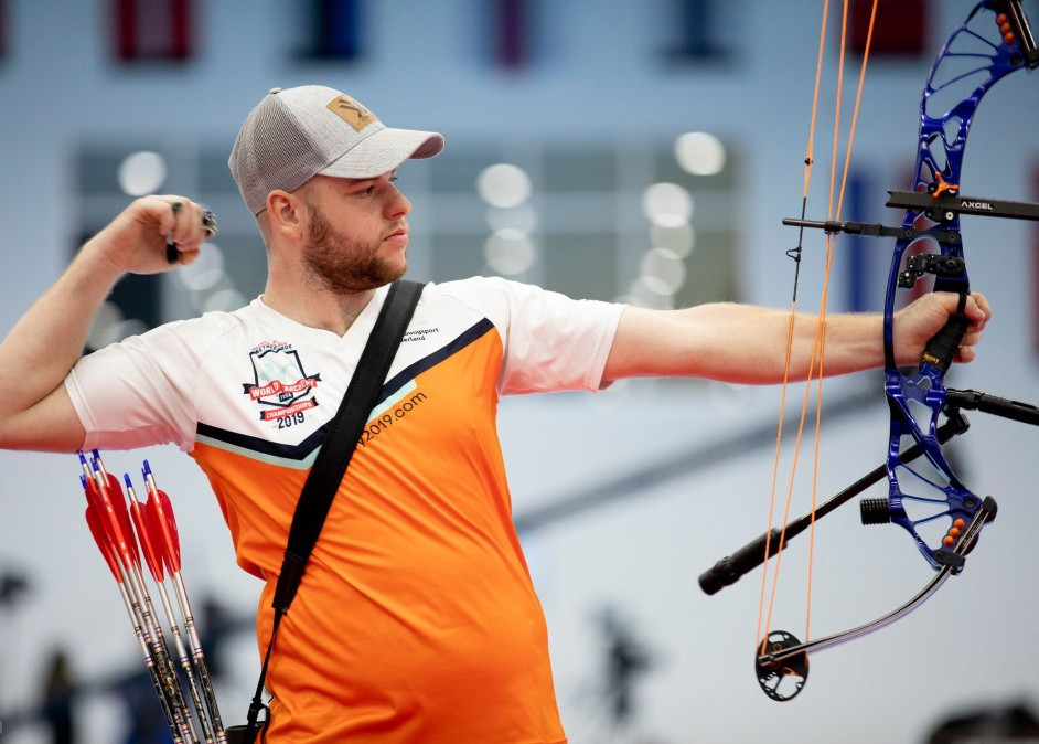 Dutch world number one Mike Schloesser also needed a shoot-off to seal victory as he claimed the men's compound title ©World Archery