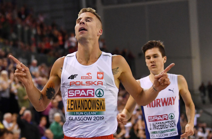 Poland's Marcin Lewandowski comes home to win the men's 1,500m title at the Glasgow 2019 European Athletics Indoor Championships ©Getty Images 