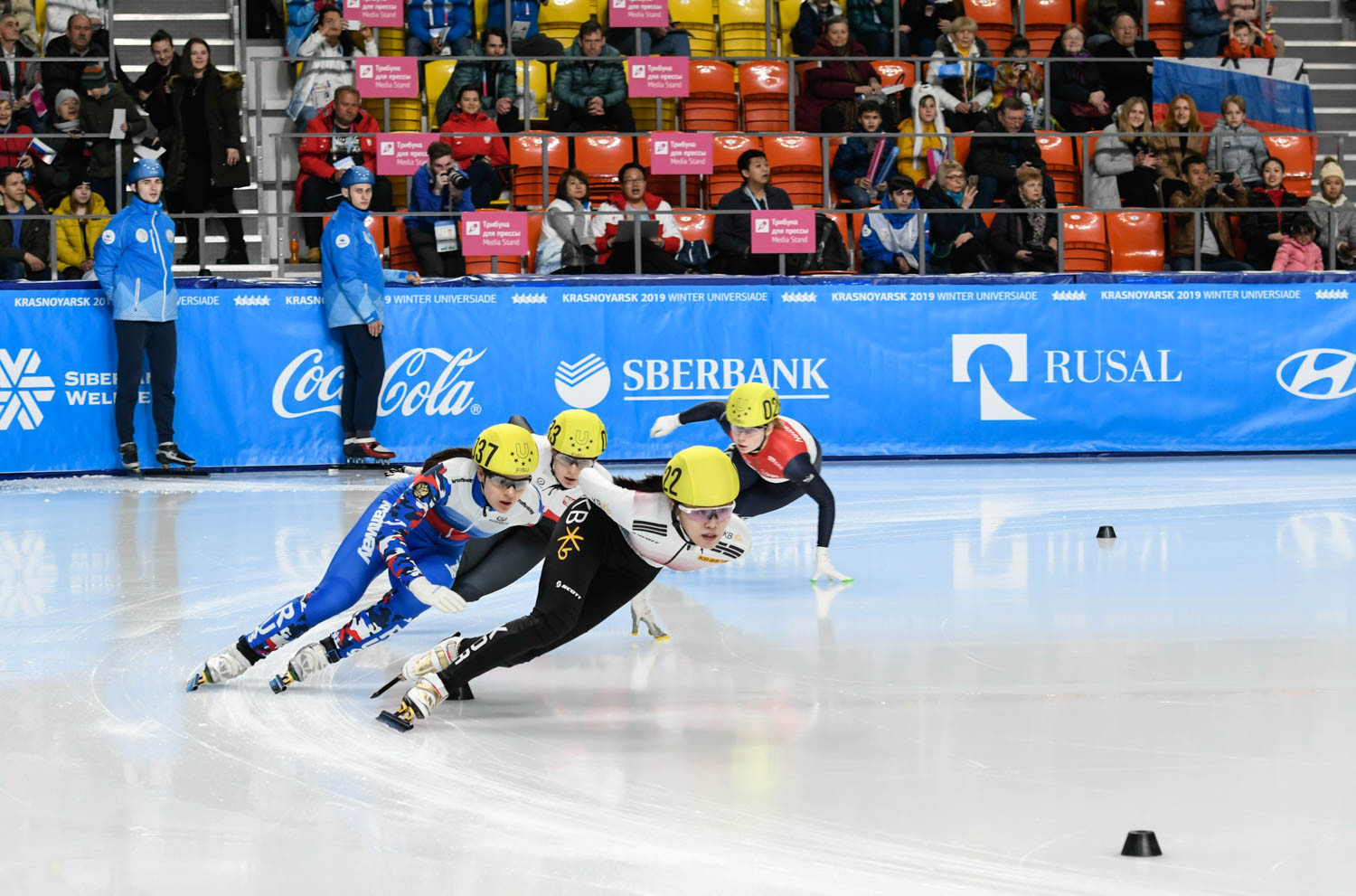 Short track action began at the Sever Arena with the men's and women's 1,500m ©Krasnoyarsk 2019