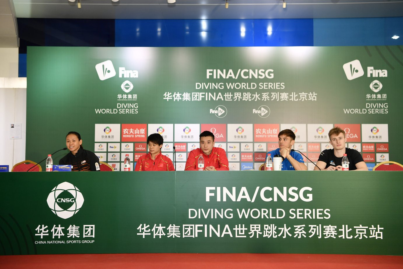China's Shi Tingmao, left, tells the pre-event press conference for this week's FINA Diving World Series event at Beijing's Water Cube about her new synchro partnership ©FINA