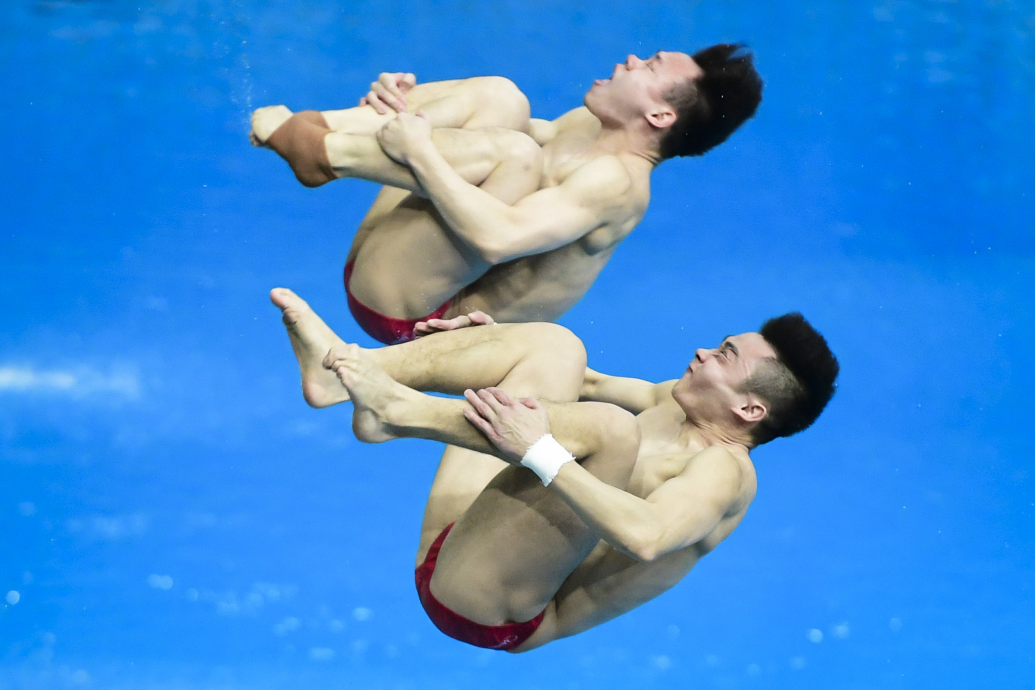 Cao Yuan and Xie Siyi en-route to gold in the three metres springboard synchro event at the FINA Dving World Series at Beijing's Water Cube ©Getty Images  