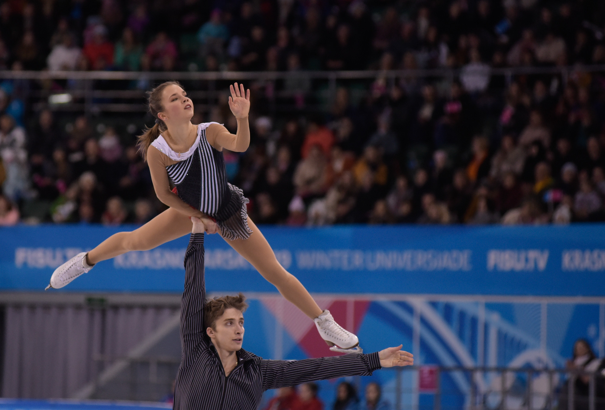 Russia's Alisa Efimova and Alexander Korovin won the pairs final of the Krasnoyarsk 2019 Winter Universiade ©Krasnoyarsk 2019