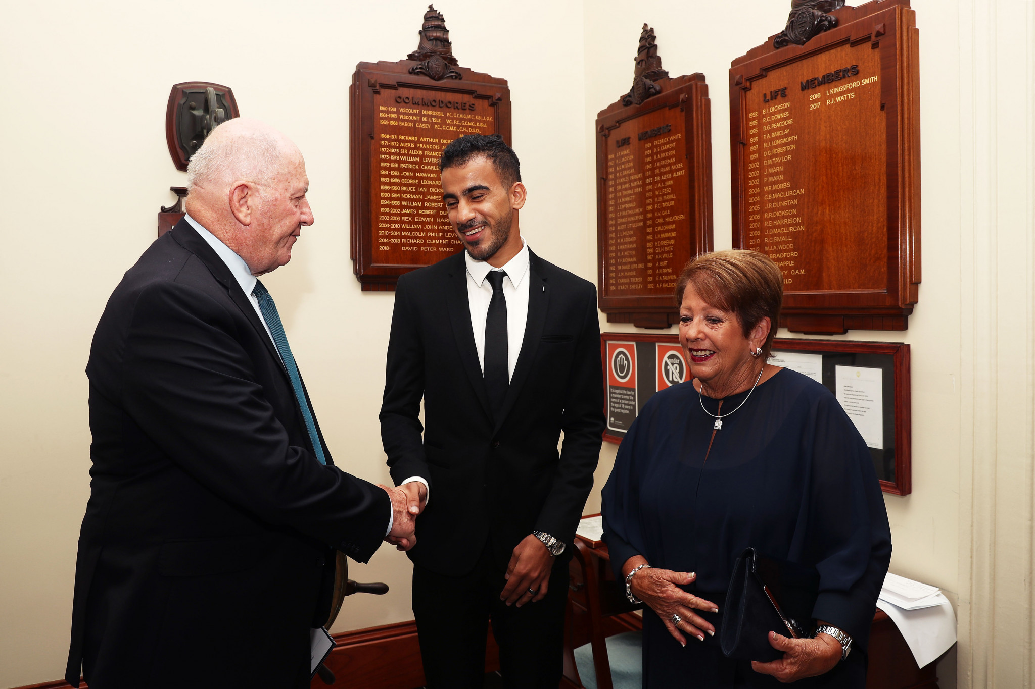 Hakeem al-Araibi meets with Sir Peter Cosgrove at the event ©Getty Images