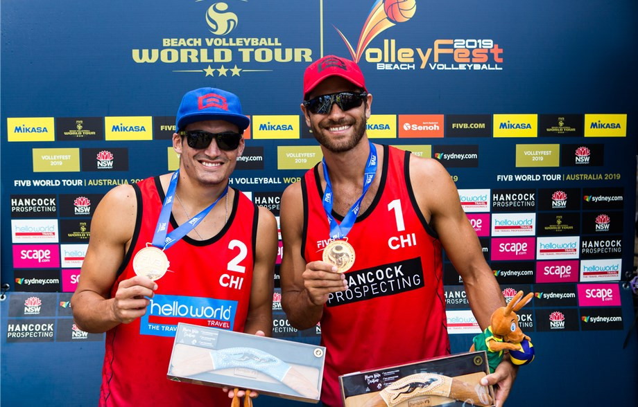 Cousins Marco and Esteban Grimalt of Chile discovered a lot of home fans at Manly Beach as they won the FIVB Beach Volleyball World Tour event in Sydney ©FIVB
