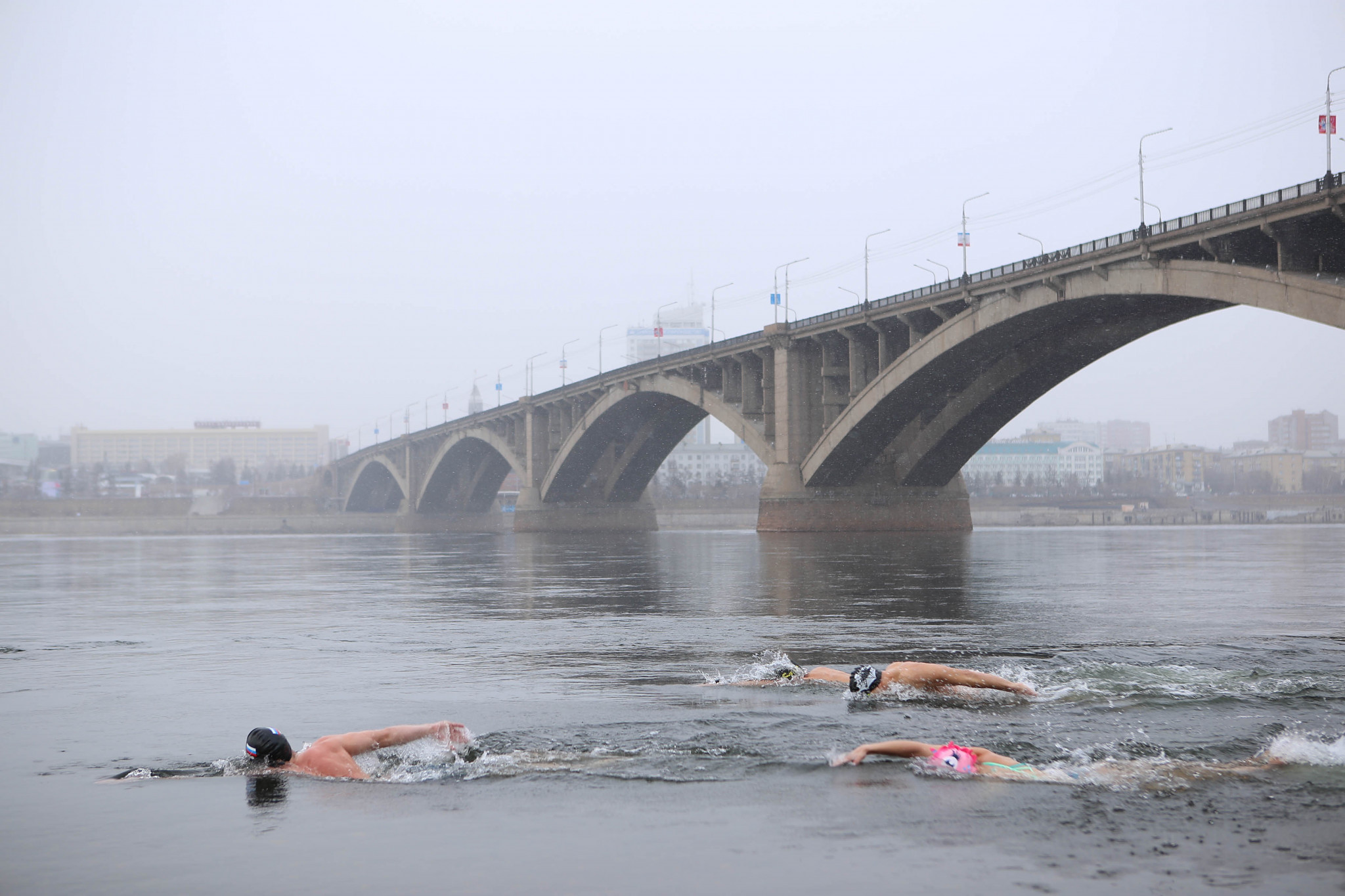 Officials, volunteers and media were invited to join the Krasnoyarsk locals for a swim in the freezing Yenisei River ©Krasnoyarsk 2019