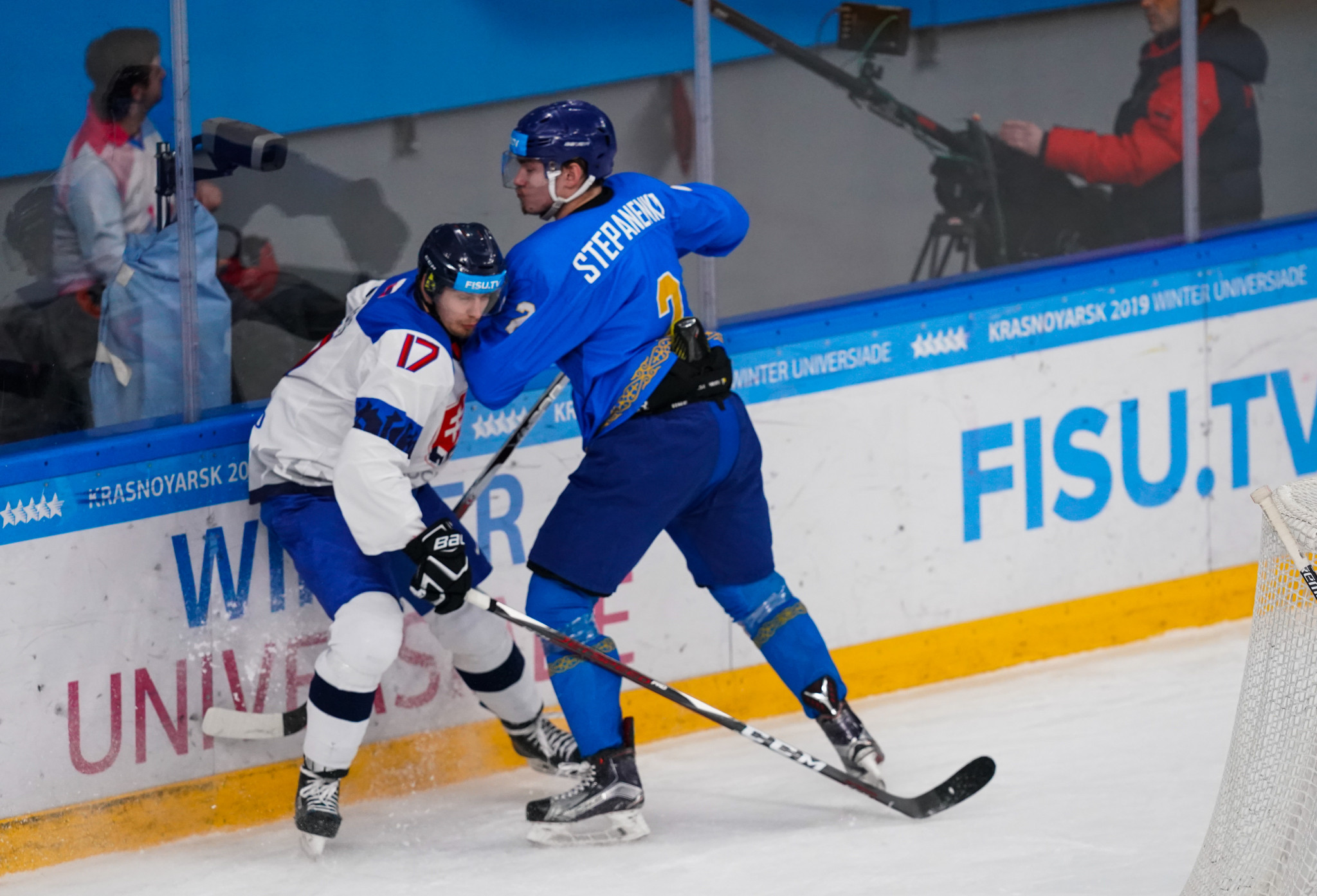 A feisty semi-final clash in the men's ice hockey saw Slovakia defeat Kazakhstan 4-0 ©Krasnoyarsk 2019