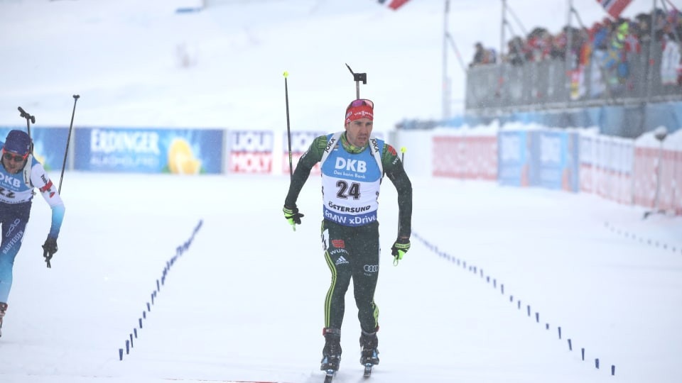Germany's Arnd Peiffer shot clean on his way to winning the men’s 20 kilometres individual gold medal at the IBU World Championships in Östersund ©IBU