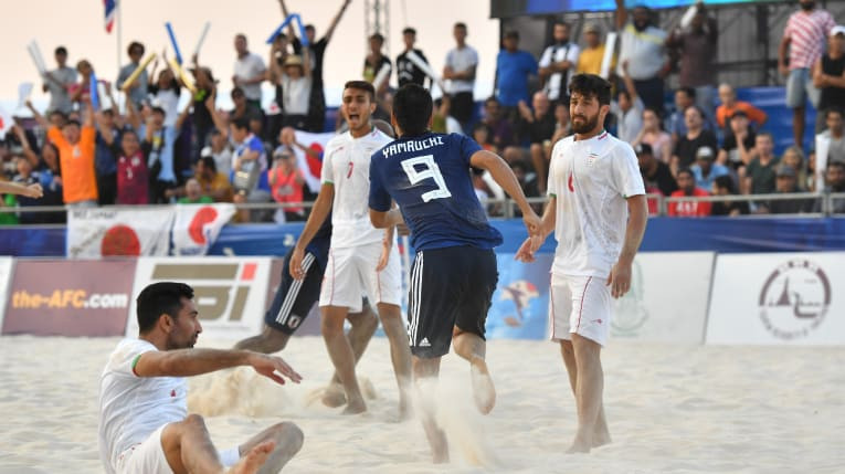 Defending champions Iran were knocked out of the AFC Beach Soccer Championships with a 3-2 loss to Japan ©AFC