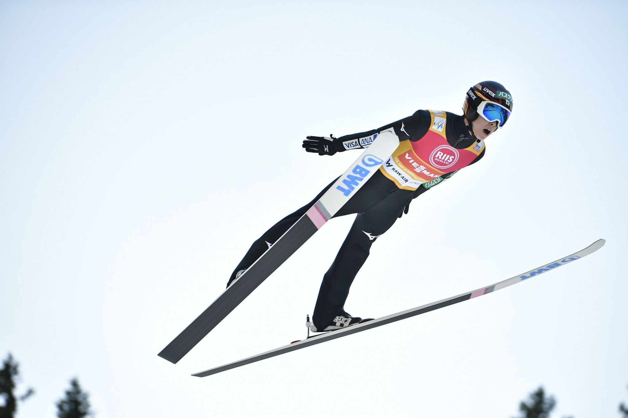 Kobayashi soars past Kraft in qualifying at FIS Ski Jumping World Cup in Vikersund
