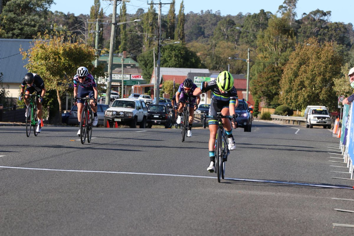 Lucas defends women's road race title at Oceania Cycling Championships in Tasmania