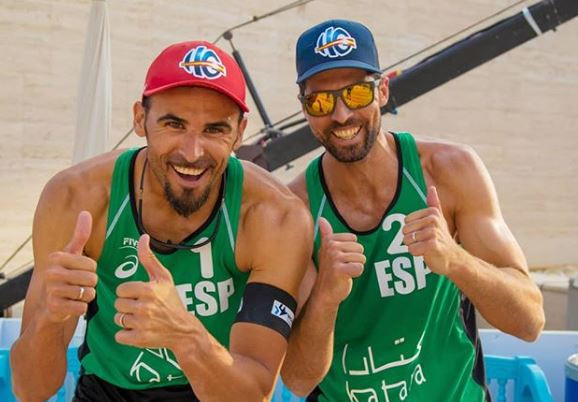 Spain's Pablo Herrera and Adrian Gavira won the bronze medal at the FIVB Beach Volleyball World Tour in Doha ©instagram
