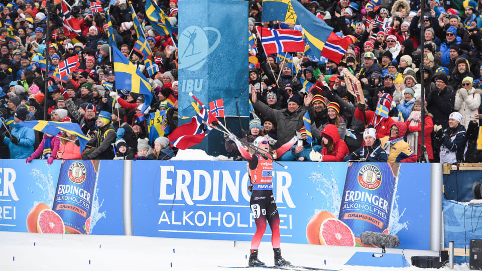 Marte Olsbu Røiseland brings home the first relay gold of the day for Norway at the IBU World Championships in Sweden ©Getty Images