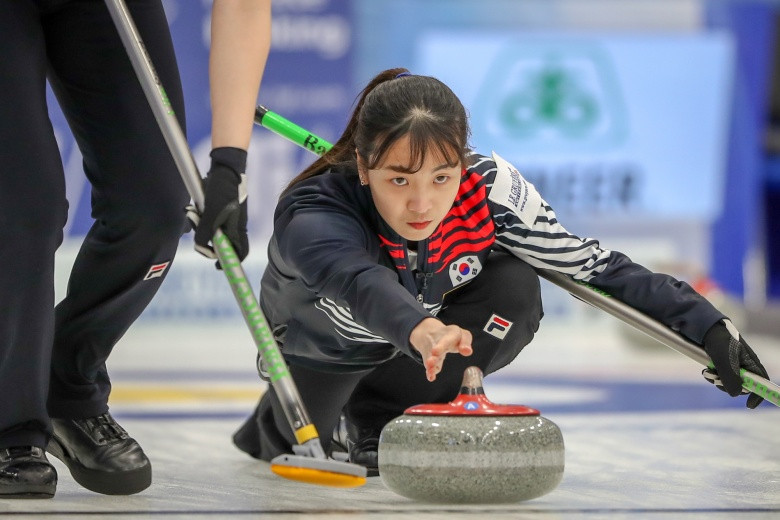 Kim Minji, skip of the new South Korean team, has guided her players to three wins out of three to match China in the opening stages of the World Women's Curling Championships in Silkeborg, Denmark ©World Curling 