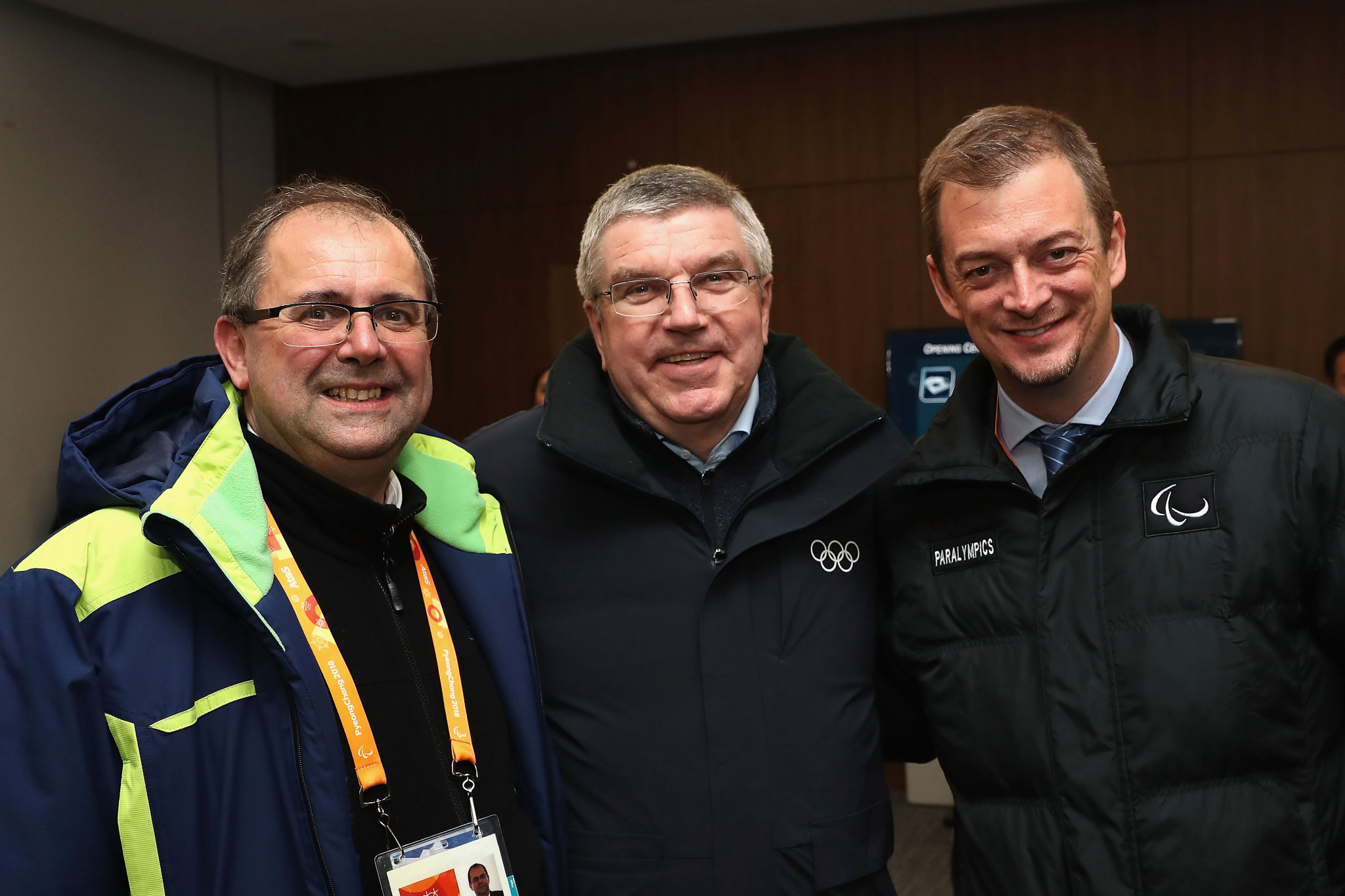 Xavier Gonzalez, left, with IOC President Thomas Bach, centre, and IPC President Andrew Parsons ©Getty Images