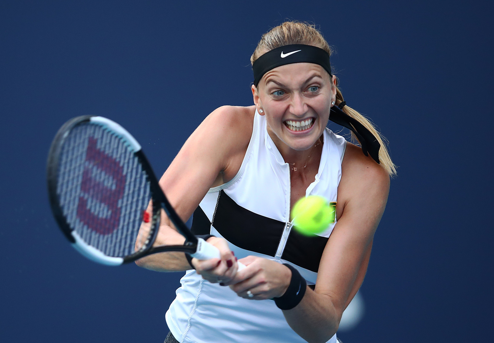 Kvitová eases into third round at Miami Open