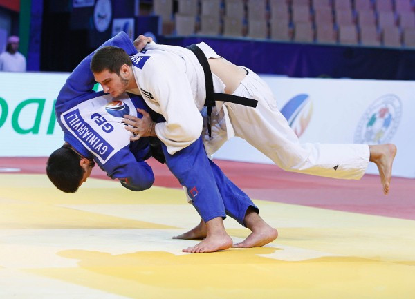 Beka Gviniashvili, blue, claimed under 90kg gold today ©IJF