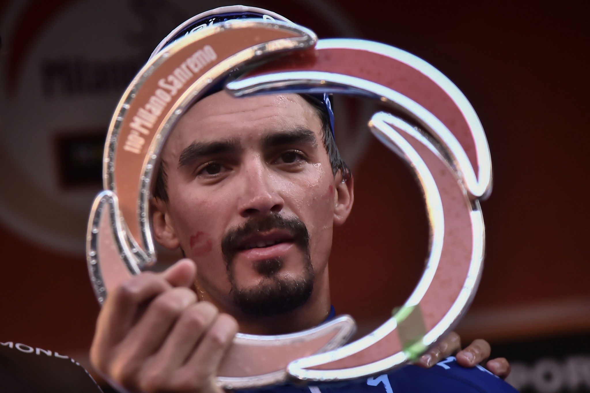 Julian Alaphilippe celebrated victory ©Getty Images