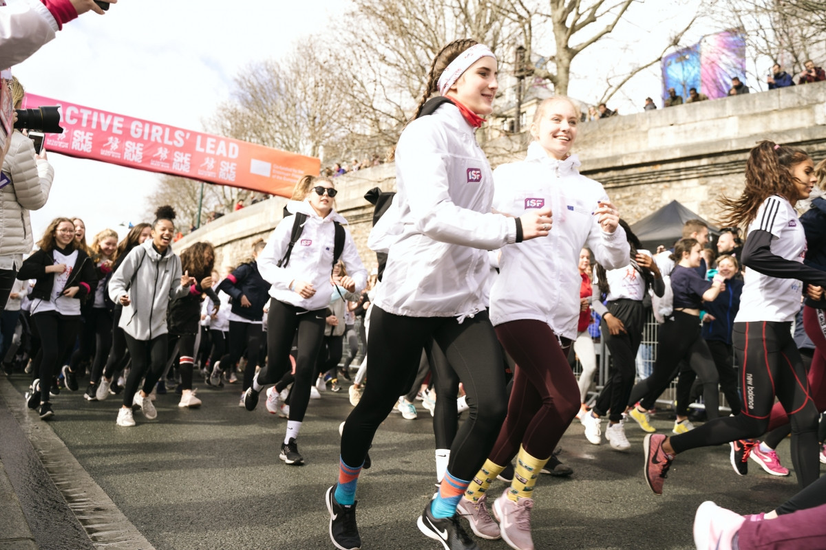 Delegates at the "She Runs - Active Girls’ Lead" event in Paris took part in several activities, including a fun run along the banks of the River Seine ©ISF