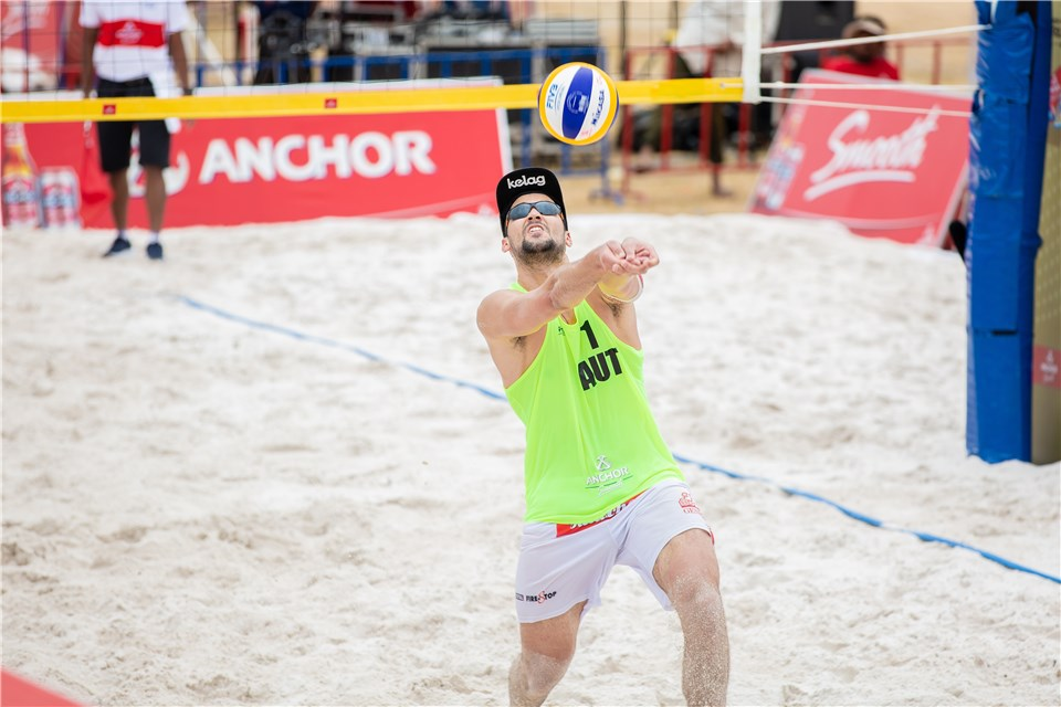 Christophe Dressler and Alexander Huber came from a set down to win the final ©FIVB
