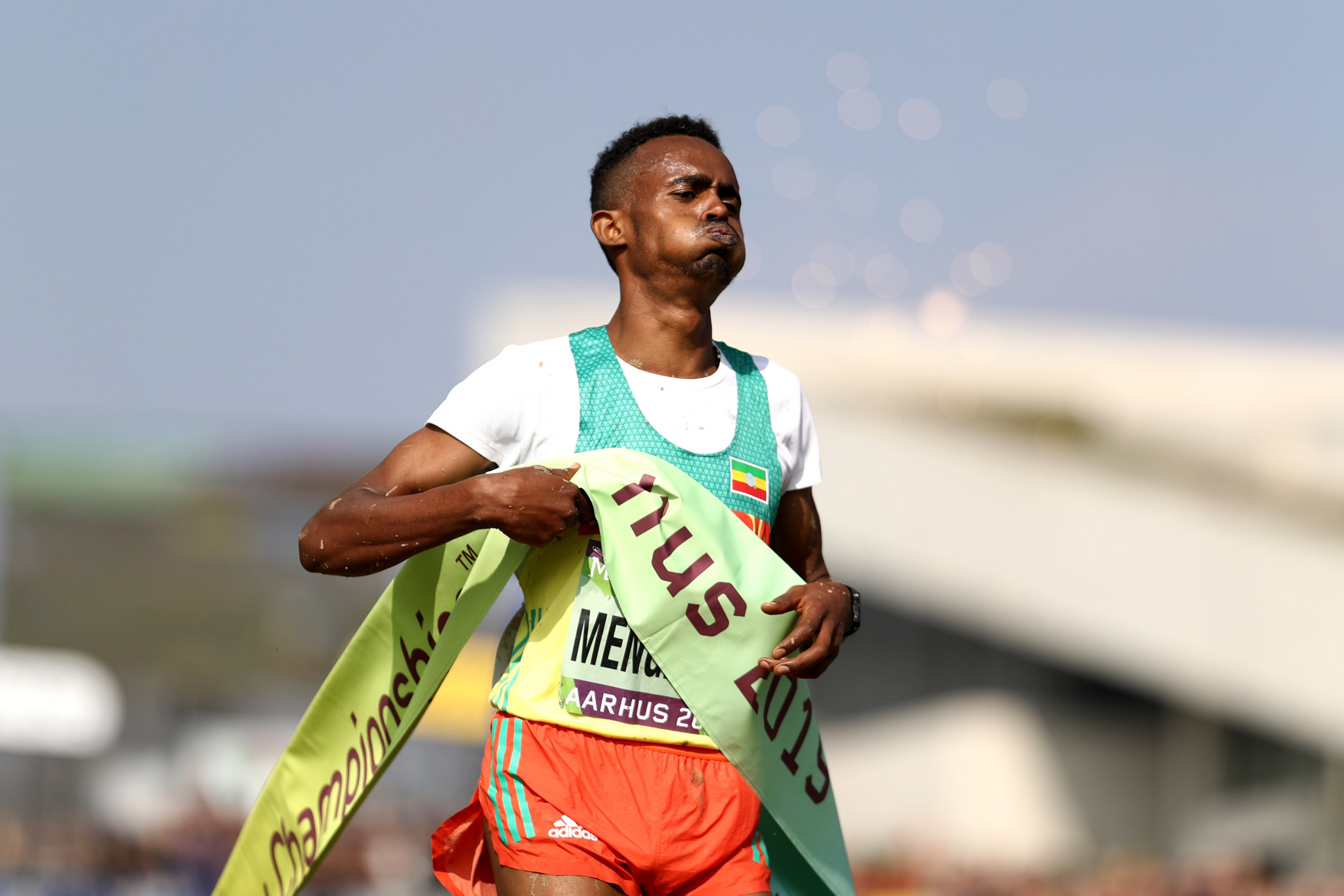 Milkesa Mengesha led an Ethiopian one-two in the men's under-20 race ©Getty Images