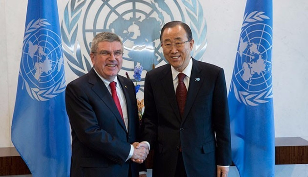 Thomas Bach (left) pictured with United Nations secretary general Ban Ki-moon ahead of today's speech ©IOC