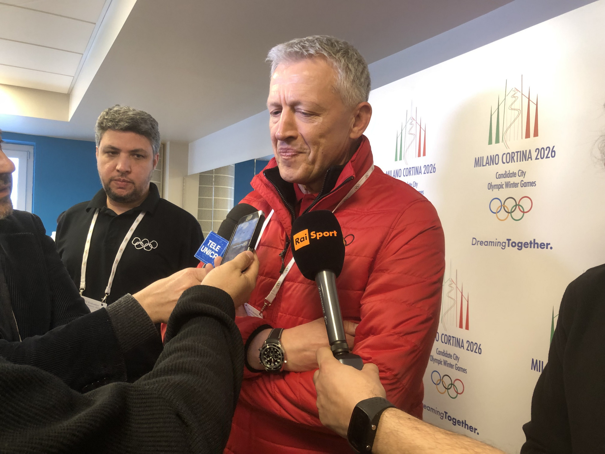 Octavian Morariu, the Romanian who is chair of the iOC Evaluation Commission, continued to answer questions from Italian media ©ITG
