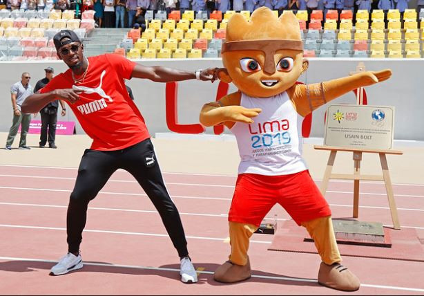 Bolt lends two hands to Lima 2019 build-up as he visits renovated athletics stadium