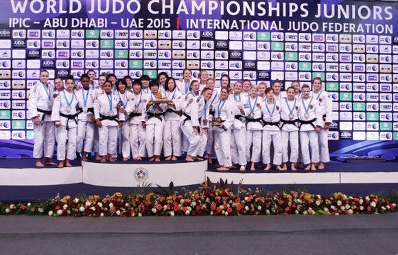 Japan won both the men's and women's team titles at the IJF Junior World Championships ©IJF
