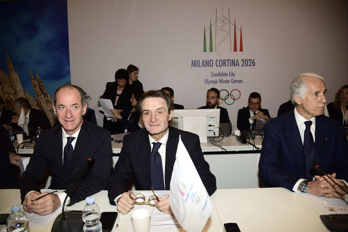 Italian National Olympic Committee President Giovanni Malagò, right, led the Milan Cortina 2026 presentation ©Milan Cortina 2026