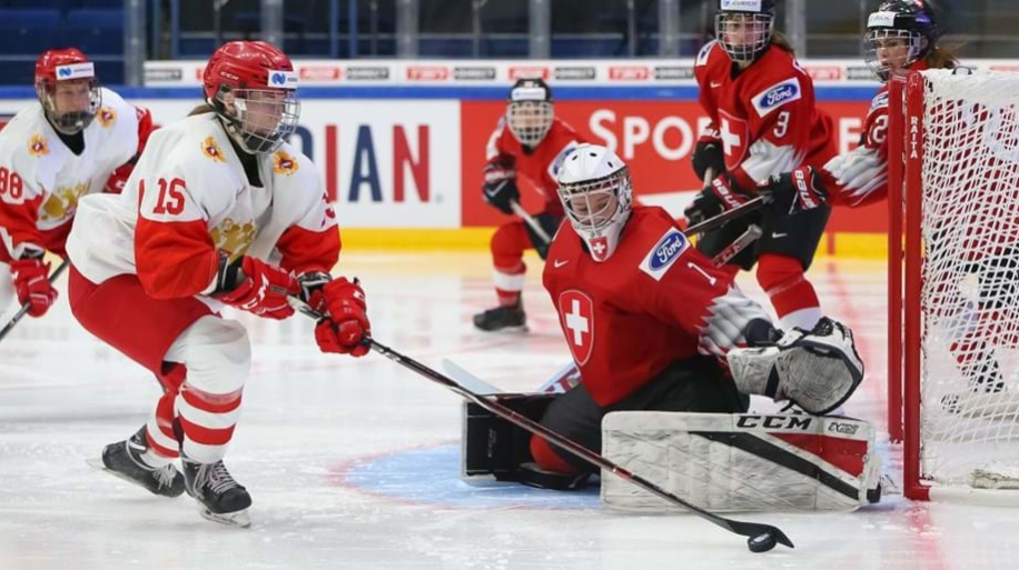 Russia edged out Switzerland 2-1 to make a winning start to the IIHF Women's World Championship in Espoo ©Andre Ringuette/HHOF-IIHF Images