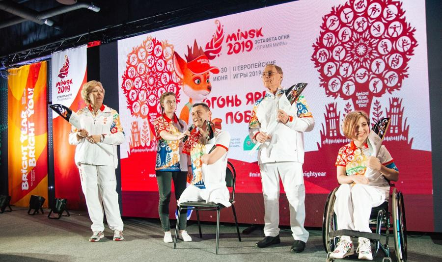 The Minsk 2019 torch and torchbearer uniforms have been revealed ©Minsk 2019