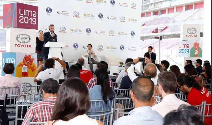 Lima 2019 President Carlos Neuhaus announces Toyota's sponsorship committtment to the Pan American and Parapan American Games in a press conference at the National Stadium ©Lima 2019