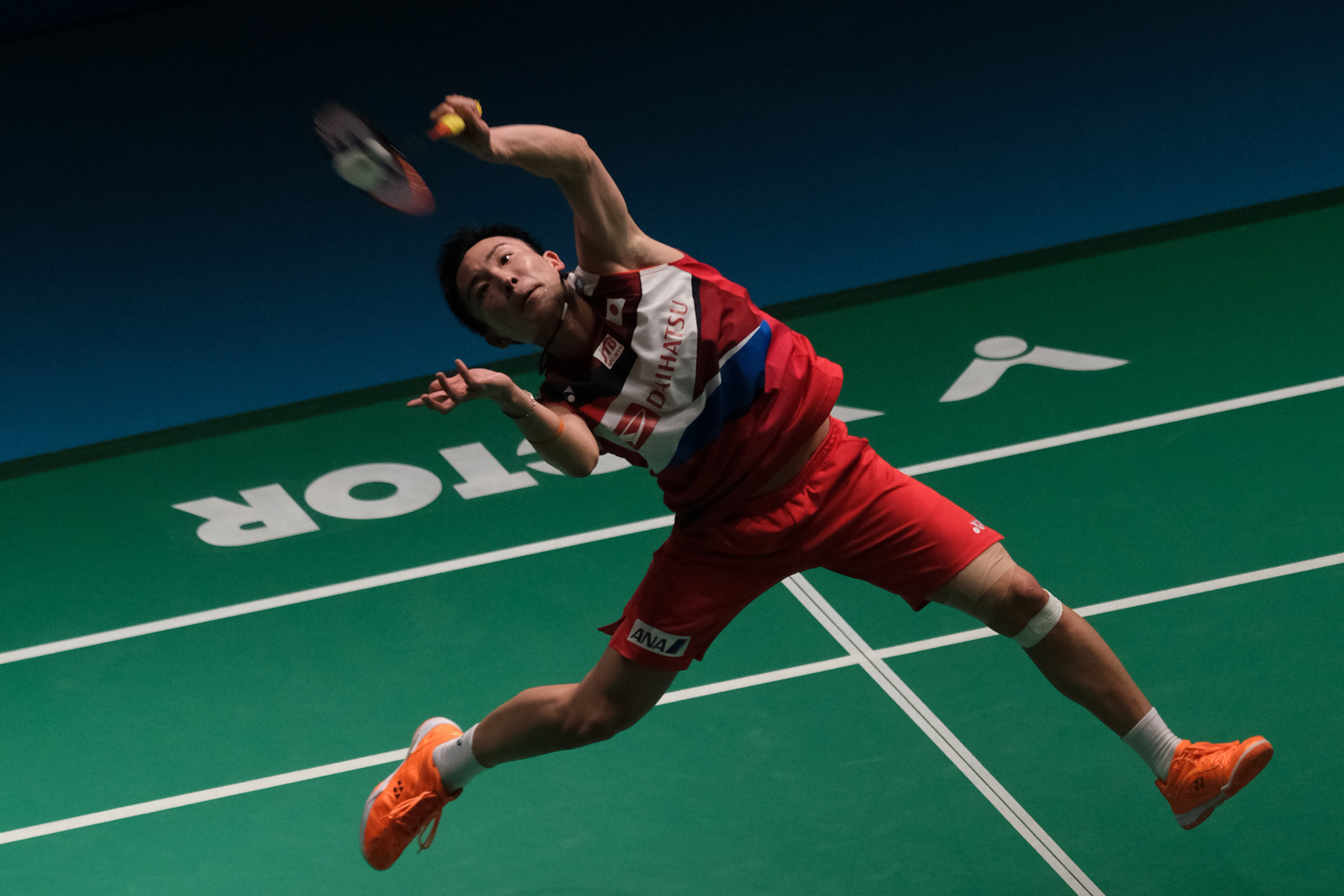 Japan's world number one Kento Momota came through a close first round match at the BWF Singapore Open ©Getty Images
