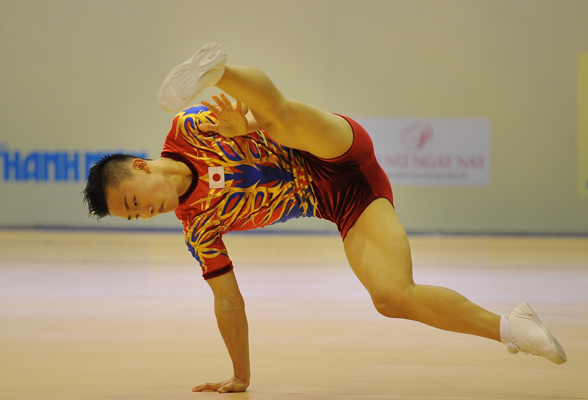 Home favourite Mizuki Saito of Japan led men's qualifying at the FIG Aerobic World Cup ©Getty Images
