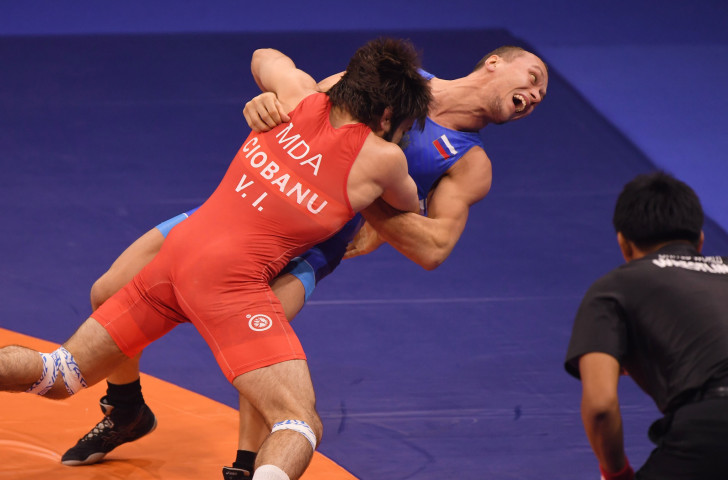 Victor Ciobanu of Moldova, in red, earned revenge in tonight's European Championships 60kg Greco-Roman final for his World Championship final defeat last year by Russia's Sergery Emelin ©Getty Images