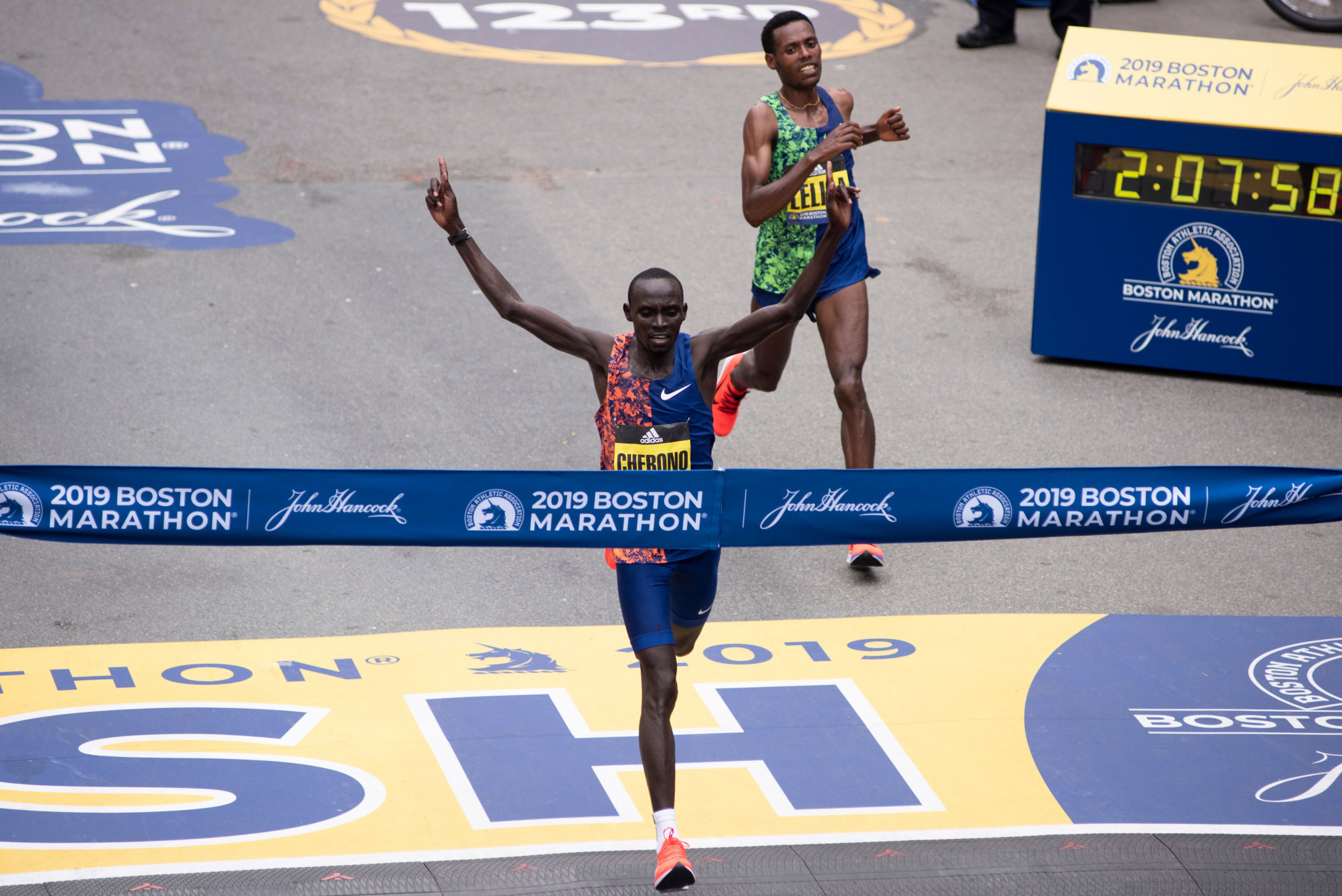 Kenya's Lawrence Cherono wins the Boston Marathon men's title by two seconds from Ethiopia's Lelisa Desisa ©Getty Images