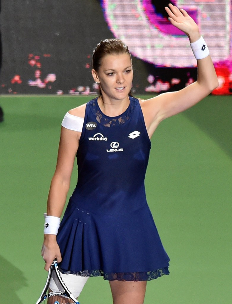 Agnieszka Radwańska has advanced to the last  four in Singapore