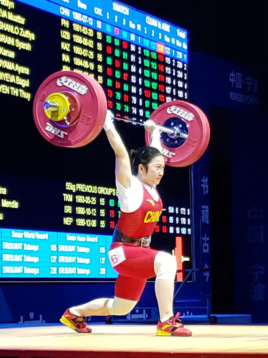 China's Liao Qiuyun broke the clean and jerk world record en route to claiming the women's 55 kilograms crown ©Reiko Kato Chinen/Twitter