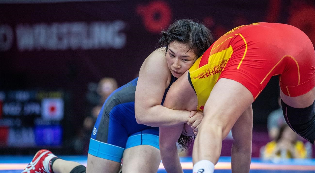 Three gold medals for Japan as women's action begins at Asian Wrestling Championships