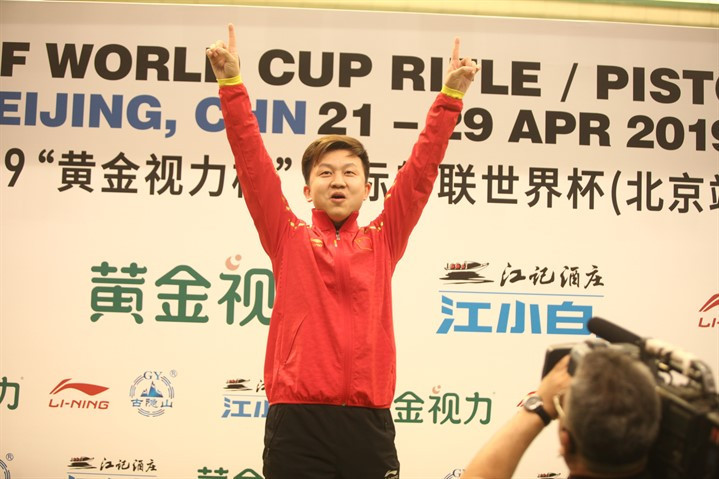 Zicheng Hui topped the podium in the 10m air rifle final ©ISSF