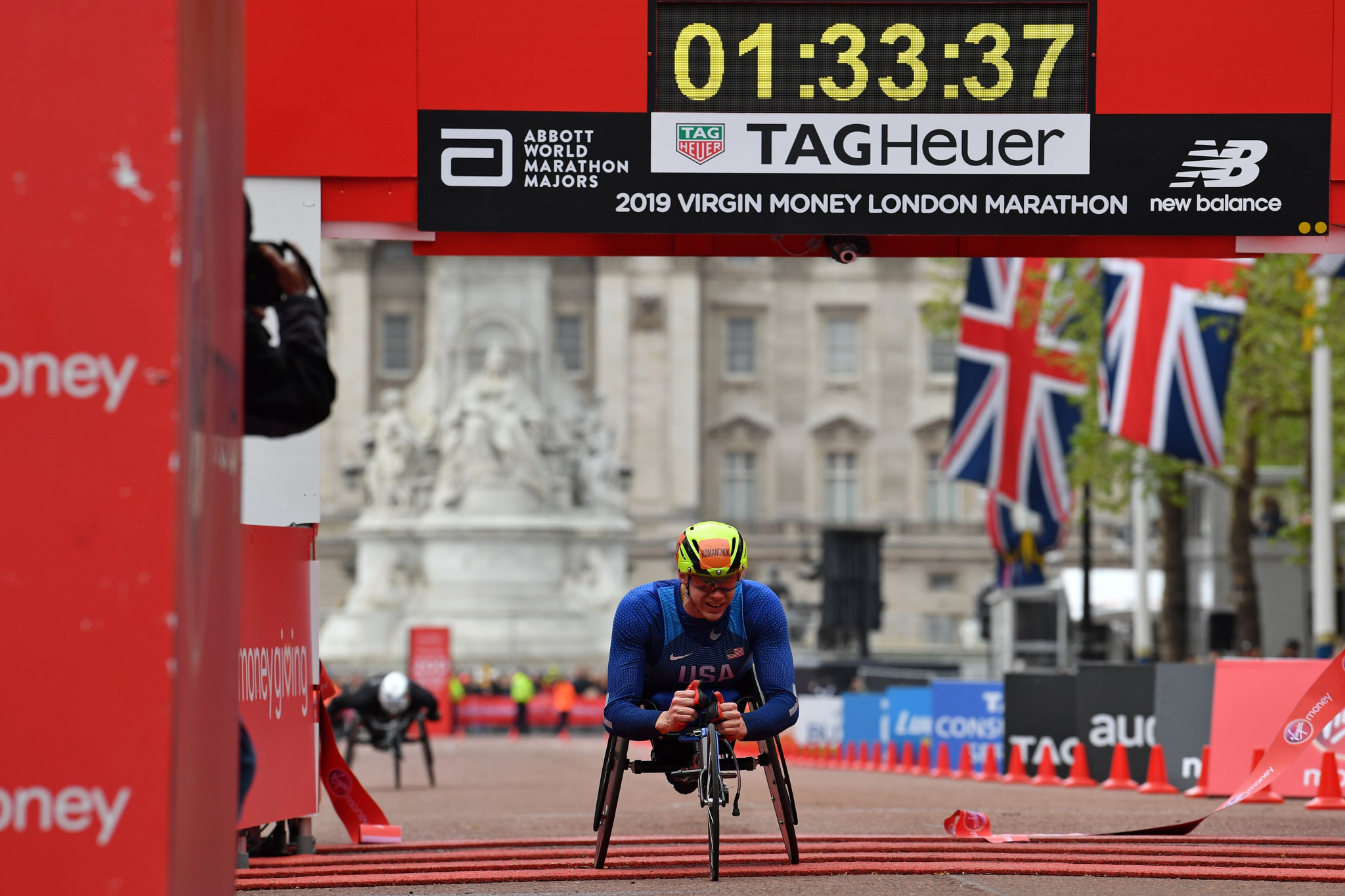 Romanchuk and Schär star in wheelchair races at London Marathon