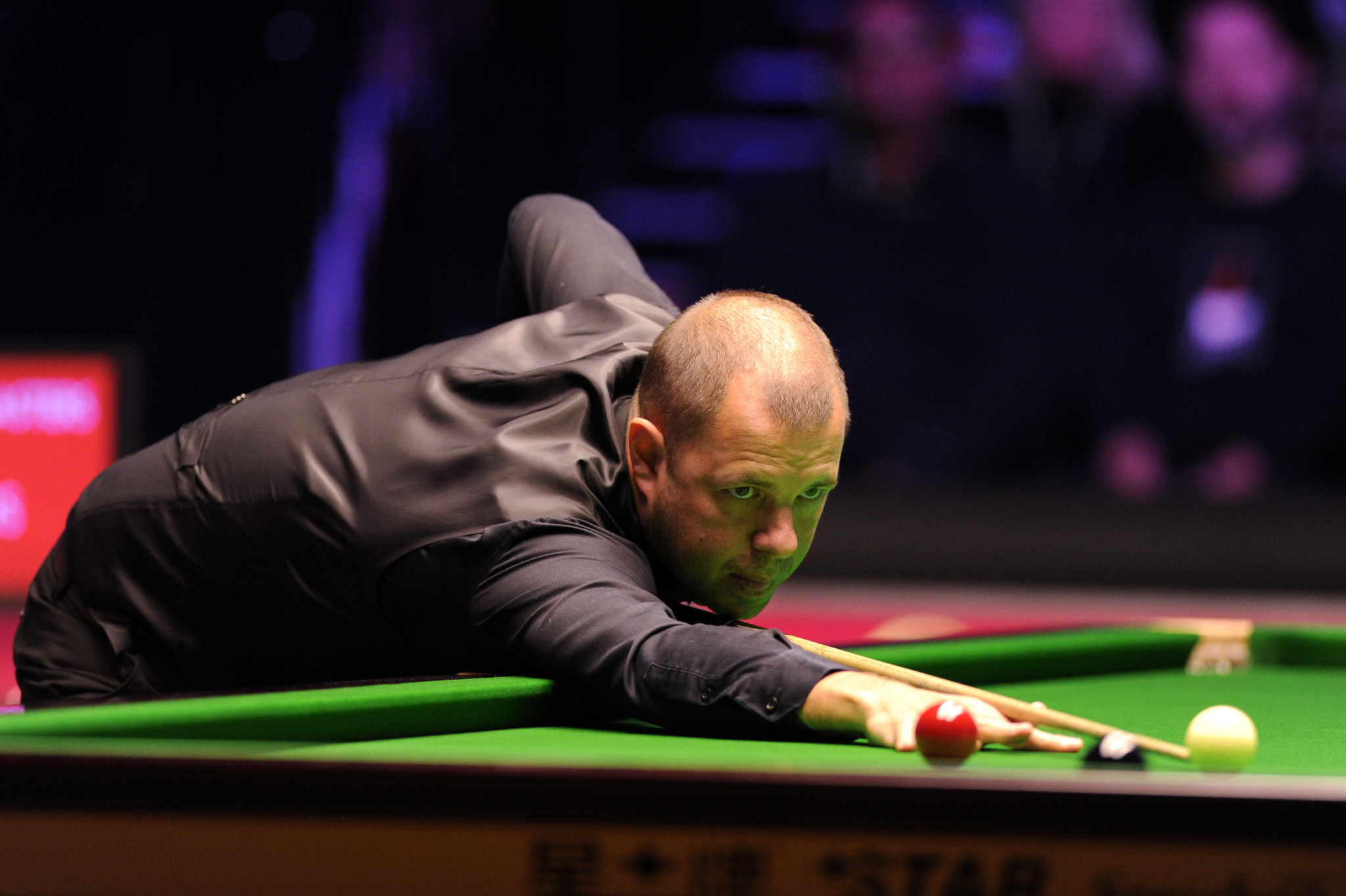 Barry Hawkins is on course for a place in the third round ©Getty Images