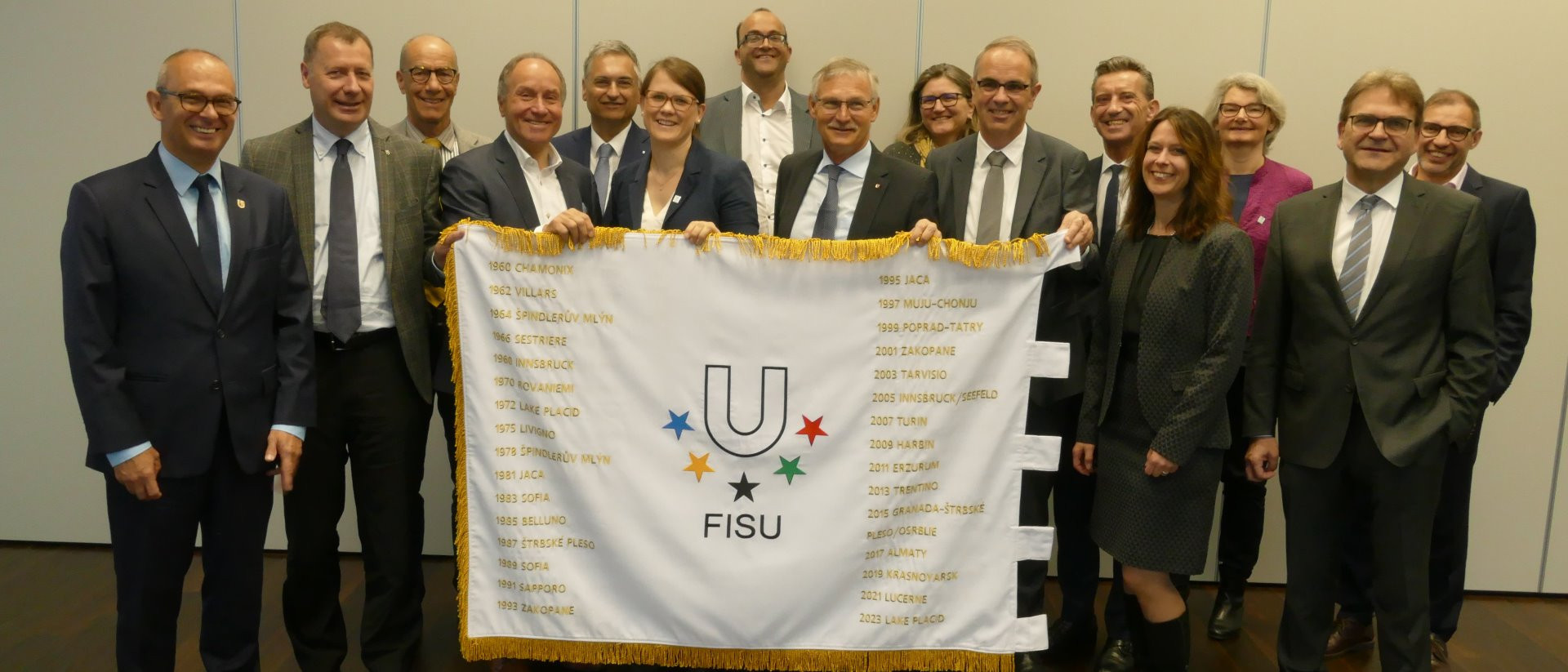 The International University Sports Federation flag has been handed over to Lucerne 2021 ©Lucerne 2021