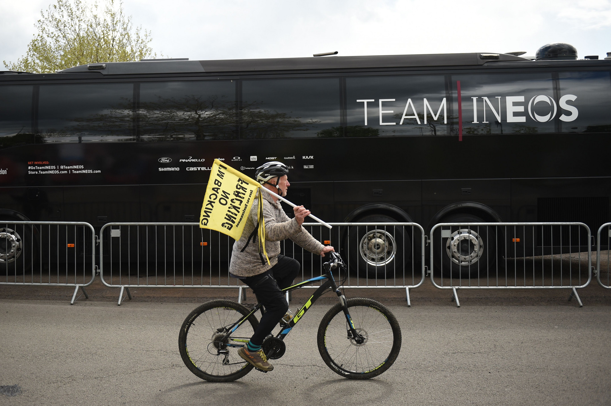 Protesters held demonstrations outside the Team Ineos bus at the Tour de Yorkshire today ©Getty Images