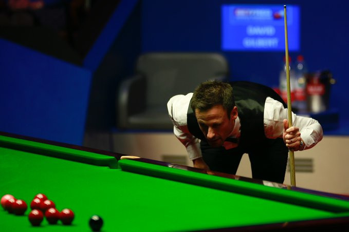 Higgins cuts Gilbert's lead in semi-final of World Snooker Championship