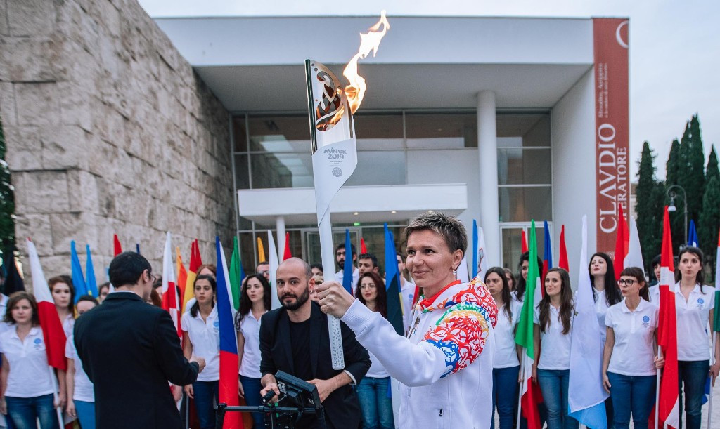 Yulia Nesterenko, an unexpected winner of 100m gold at the Athens 2004 Games, was the first to run with the Flame ©Minsk 2019