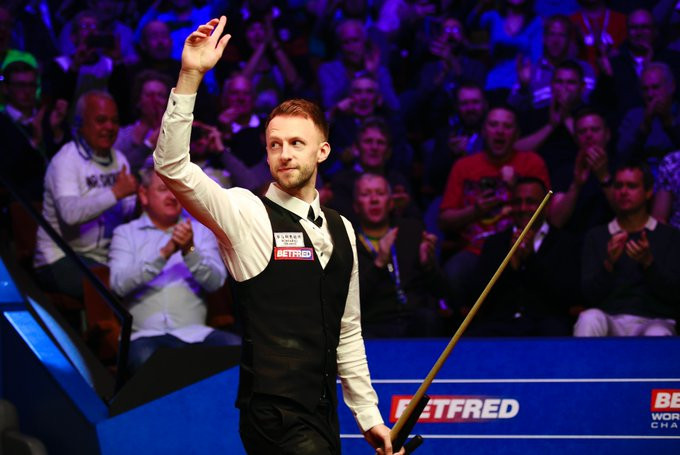Trump seizes control of World Snooker Championship final against Higgins