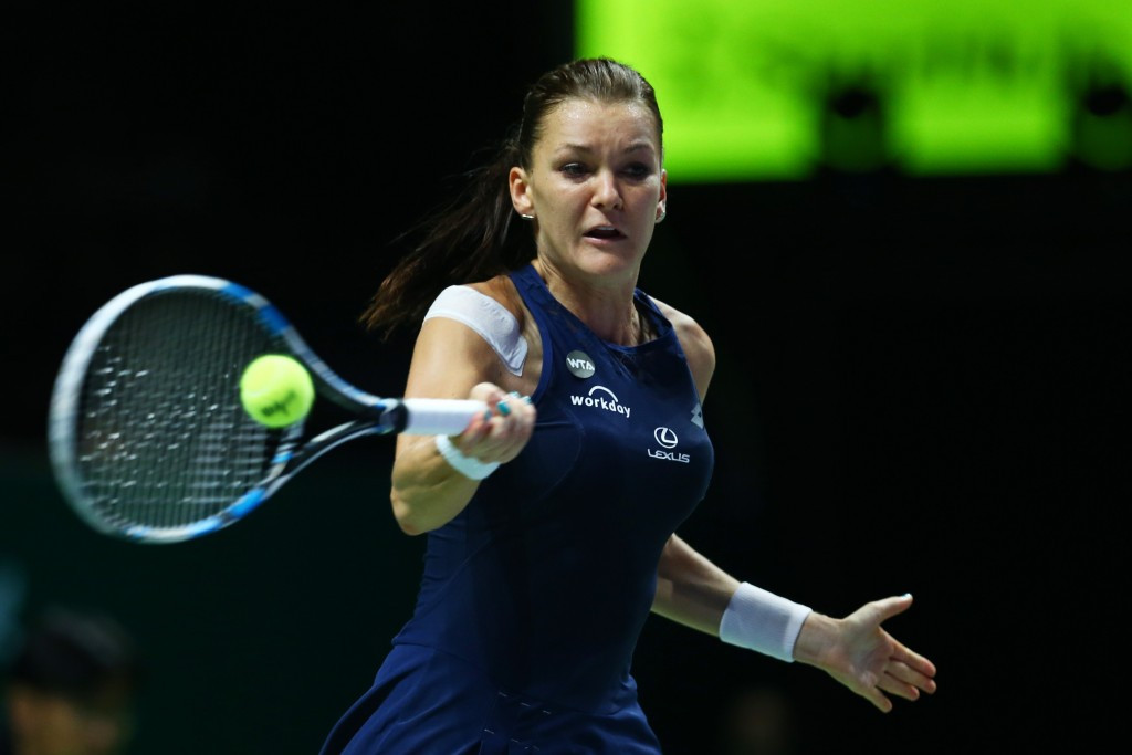 Poland's Agnieszka Radwańska claimed a thrilling win over Garbine Muguruza to reach the final