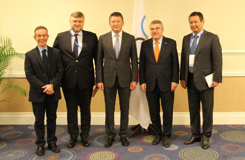 Kazakhstan officials pose with IOC President Thomas Bach (second right) and IOC director of NOC Relations, Pere Miró (left) ©NOC-ROK