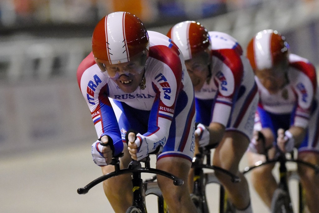 Russia edged a closely fought men's team pursuit final with Switzerland